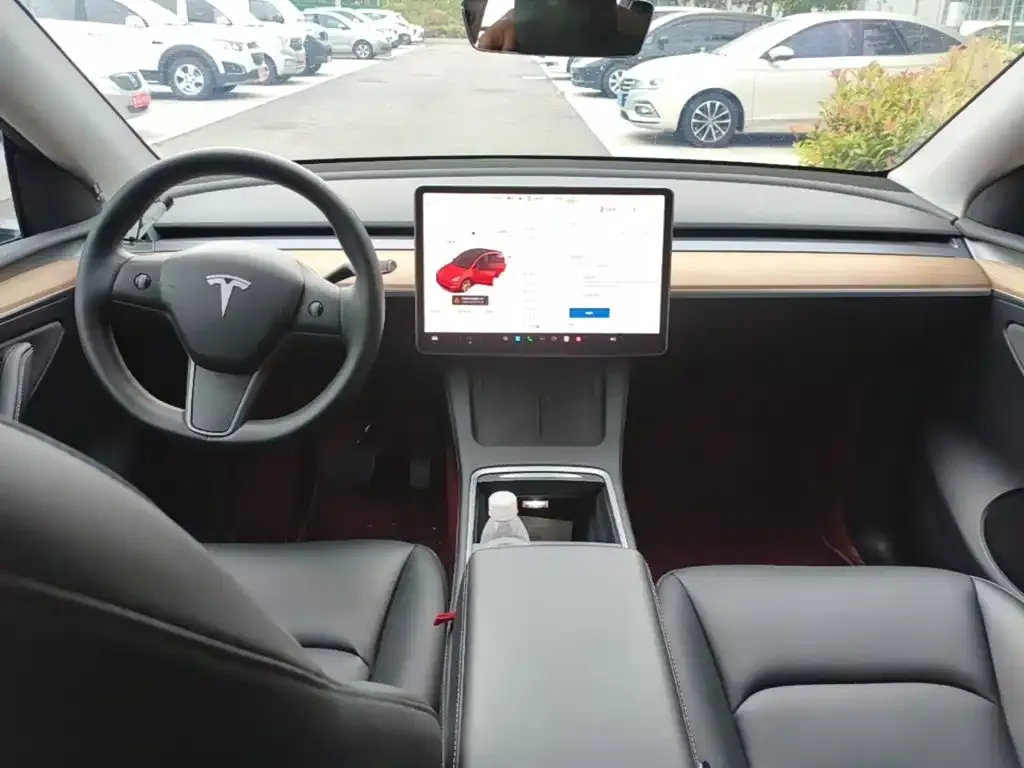 Tesla Model Y — фото 2