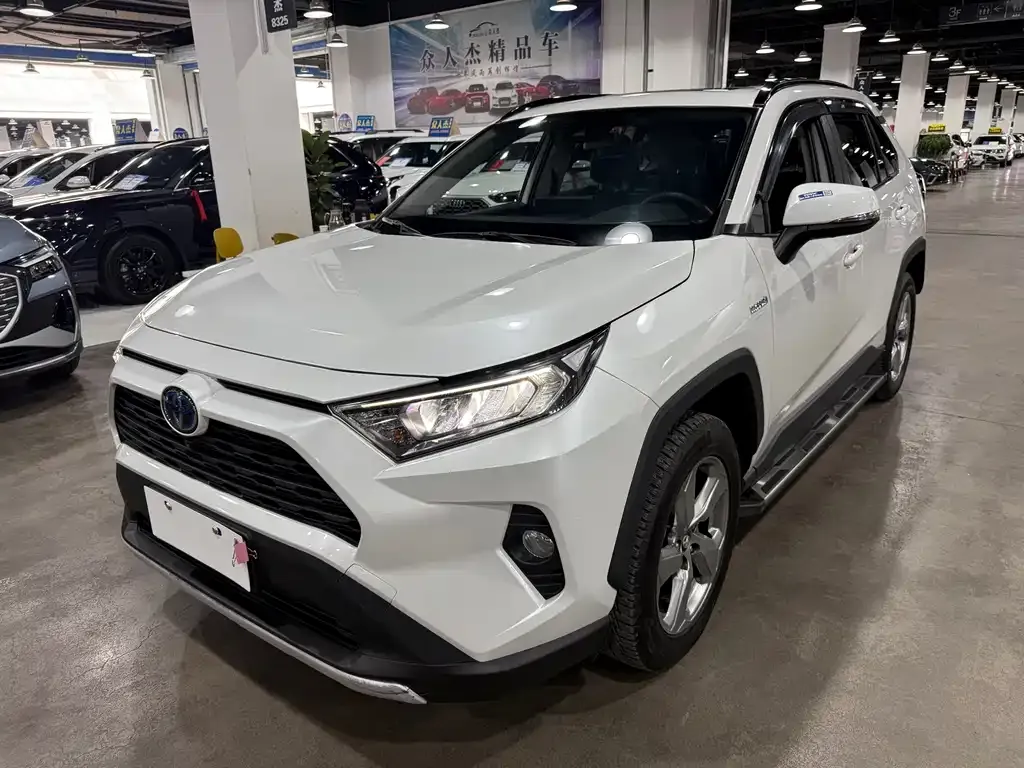 Toyota RAV4 — фото 5