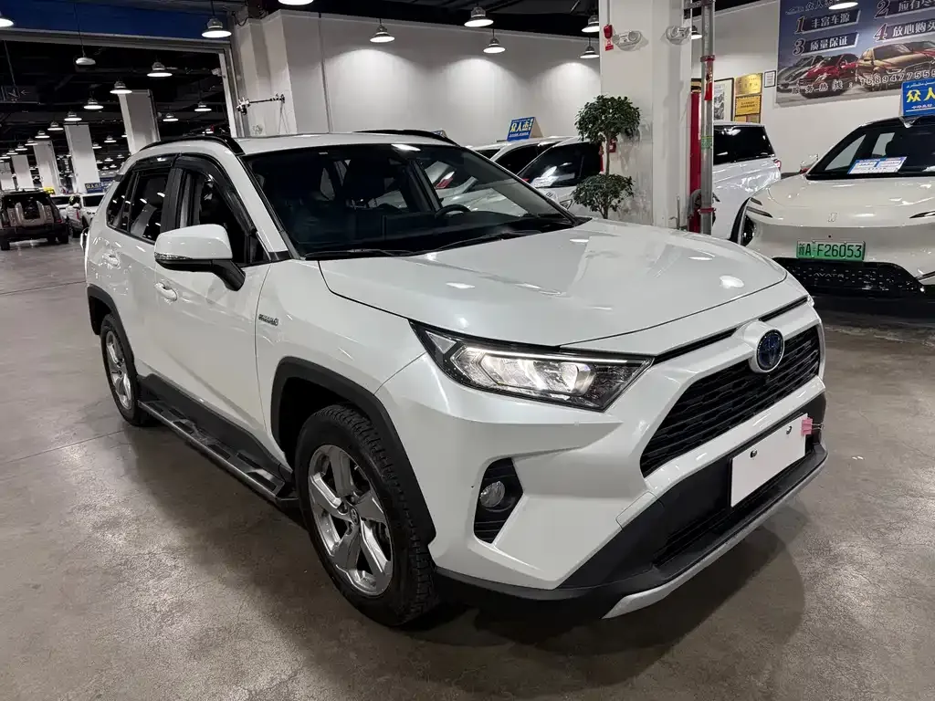 Toyota RAV4 — фото 6