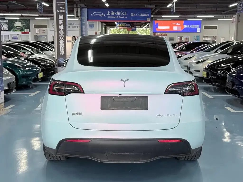 Tesla Model Y — фото 8