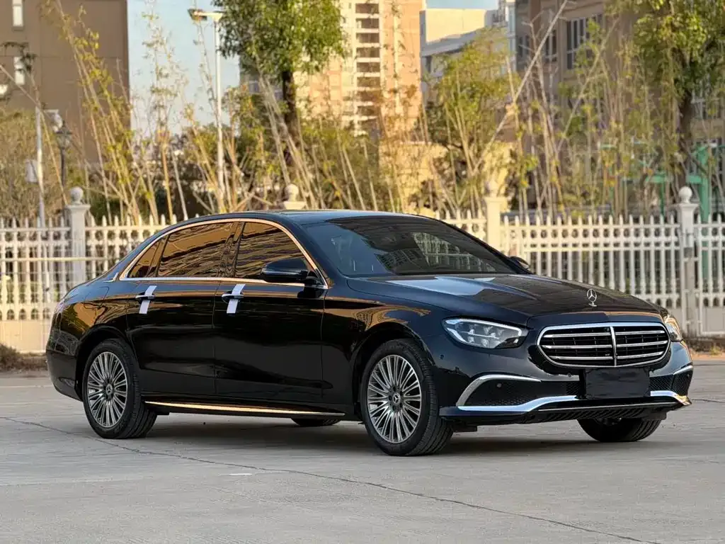 Mercedes-Benz E-Class — фото 9