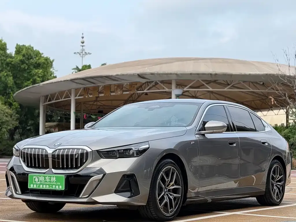 BMW i5 — фото 1