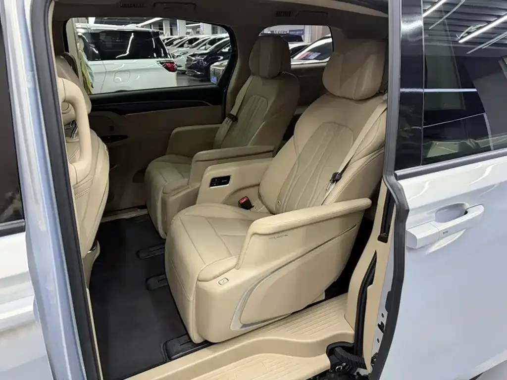 Buick GL8 Hybrid — фото 5