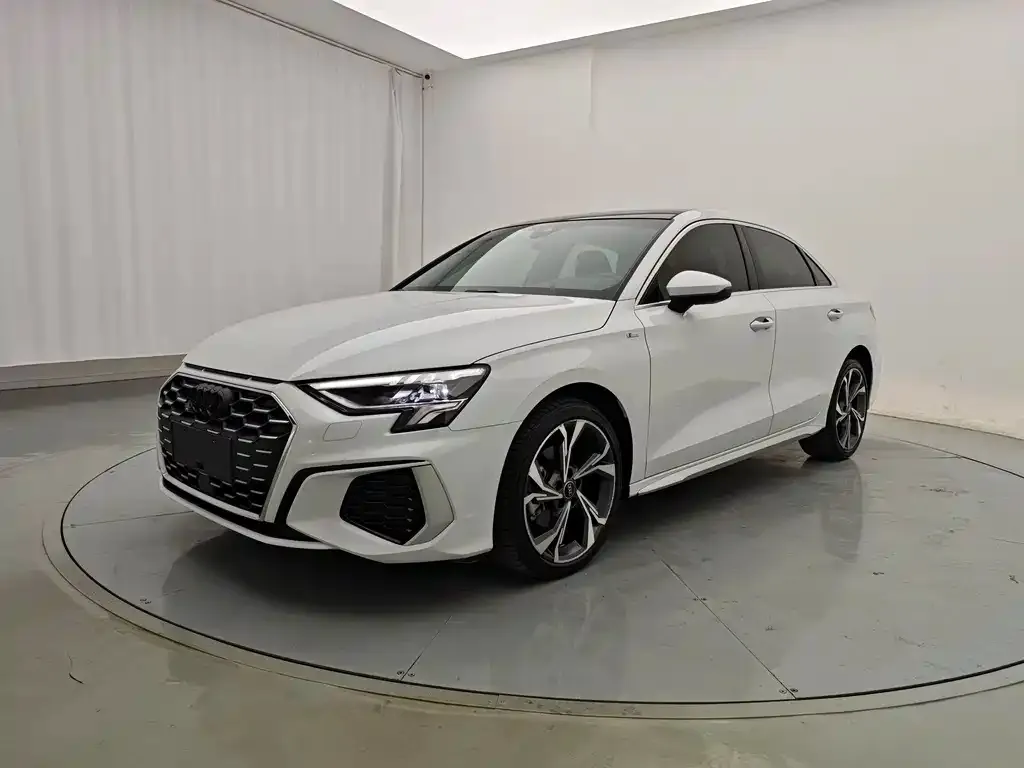 Audi A3 — фото 1