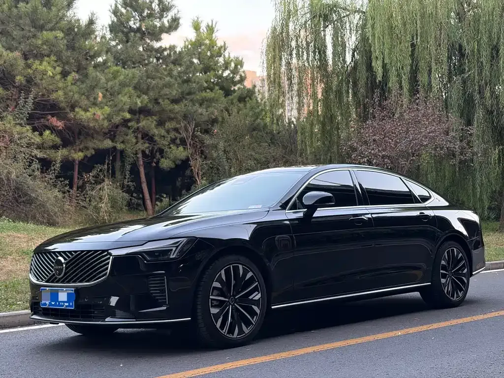 Volvo S90 — фото 1