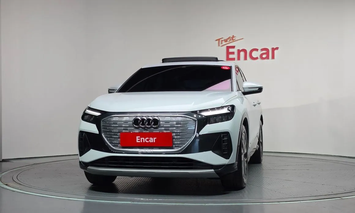 Audi Q4 e-tron — фото 2