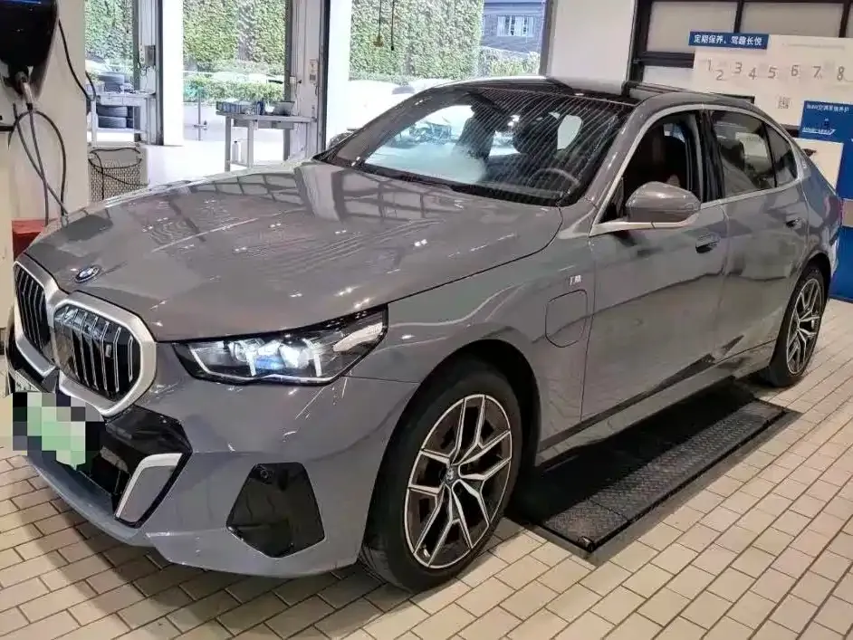 BMW i5 — фото 1