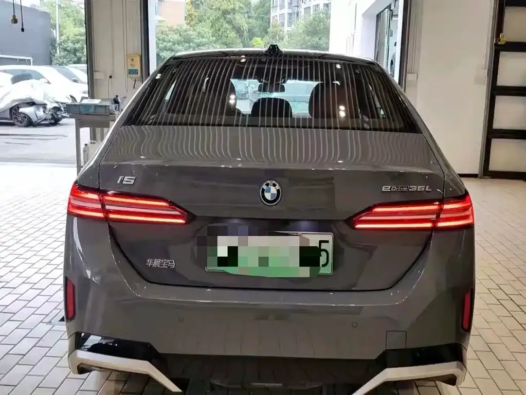 BMW i5 — фото 5