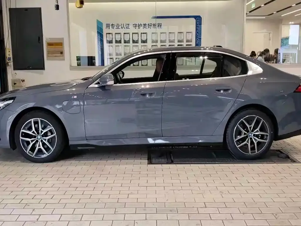 BMW i5 — фото 10