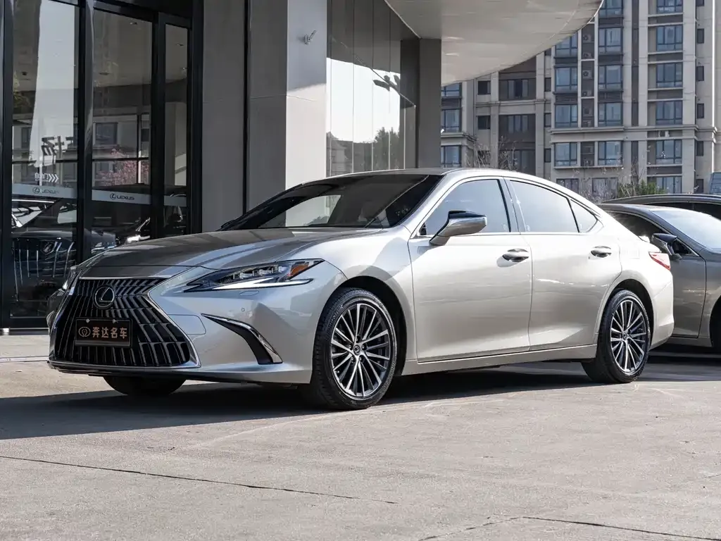 Lexus ES — фото 1