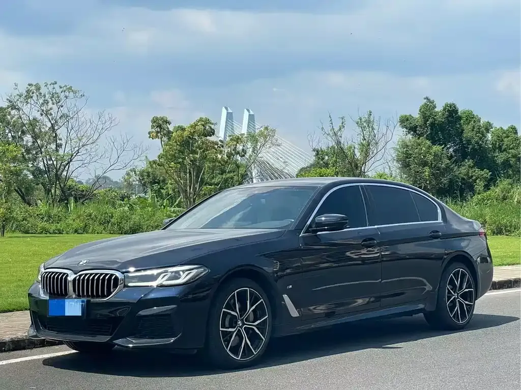 BMW 5 Series — фото 1