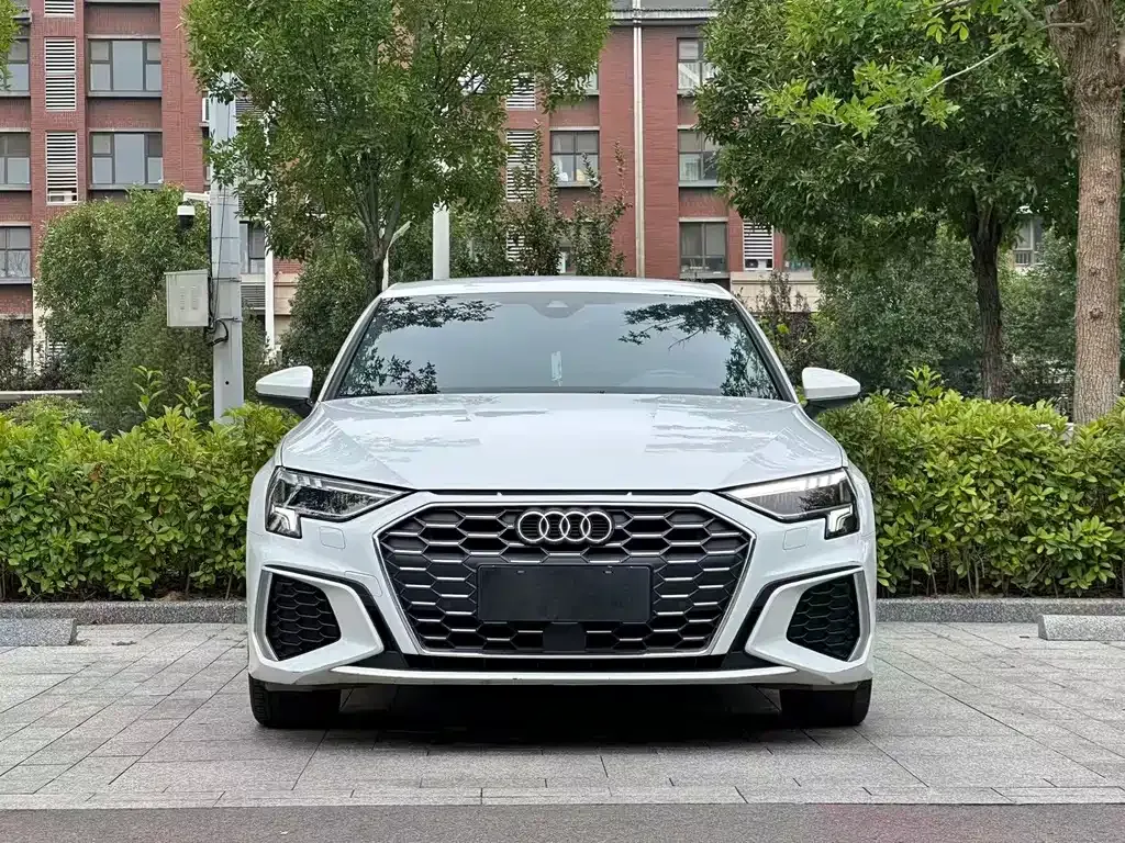 Audi A3 — фото 1