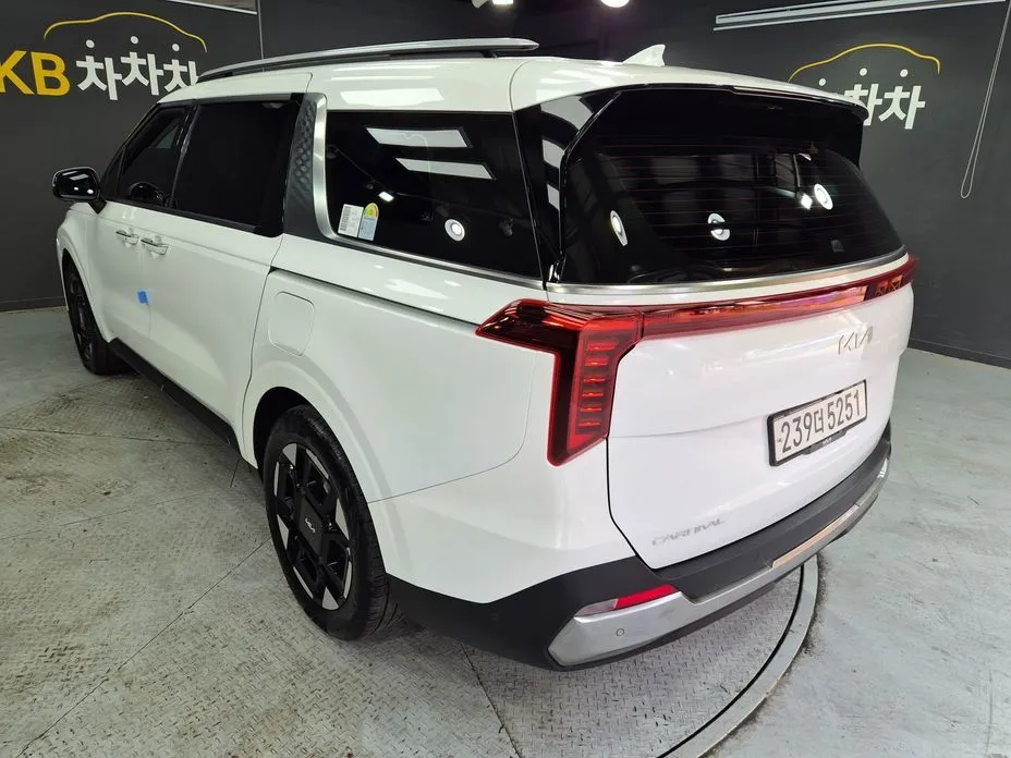 Kia Carnival — фото 10