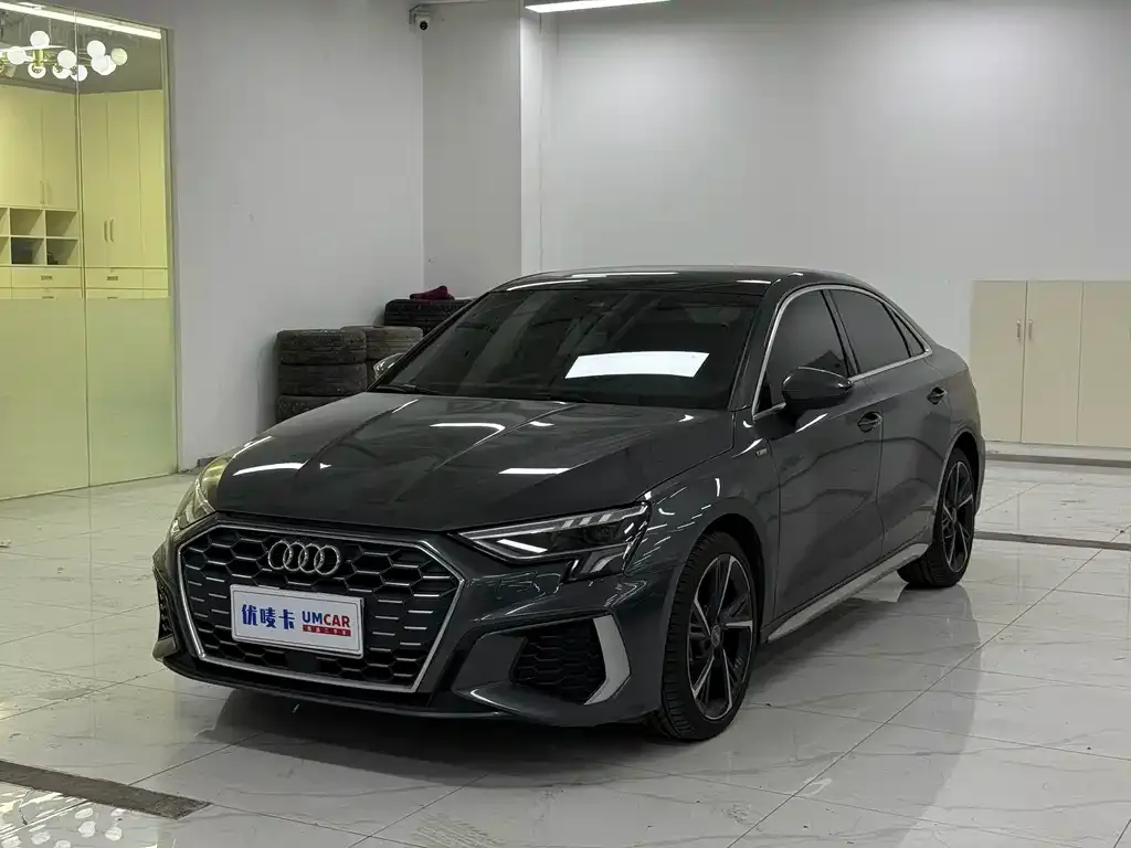 Audi A3 — фото 1