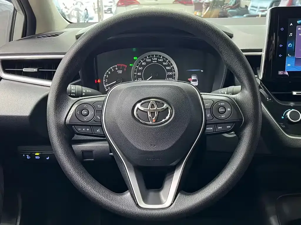 Toyota Corolla — фото 7