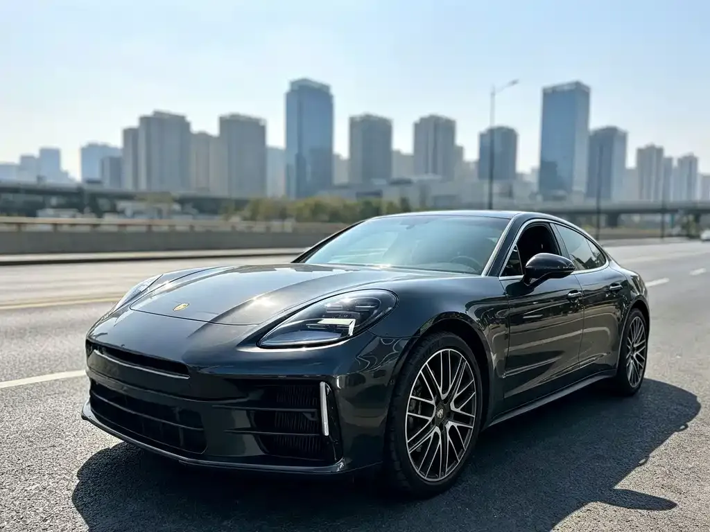 Porsche Panamera — фото 1