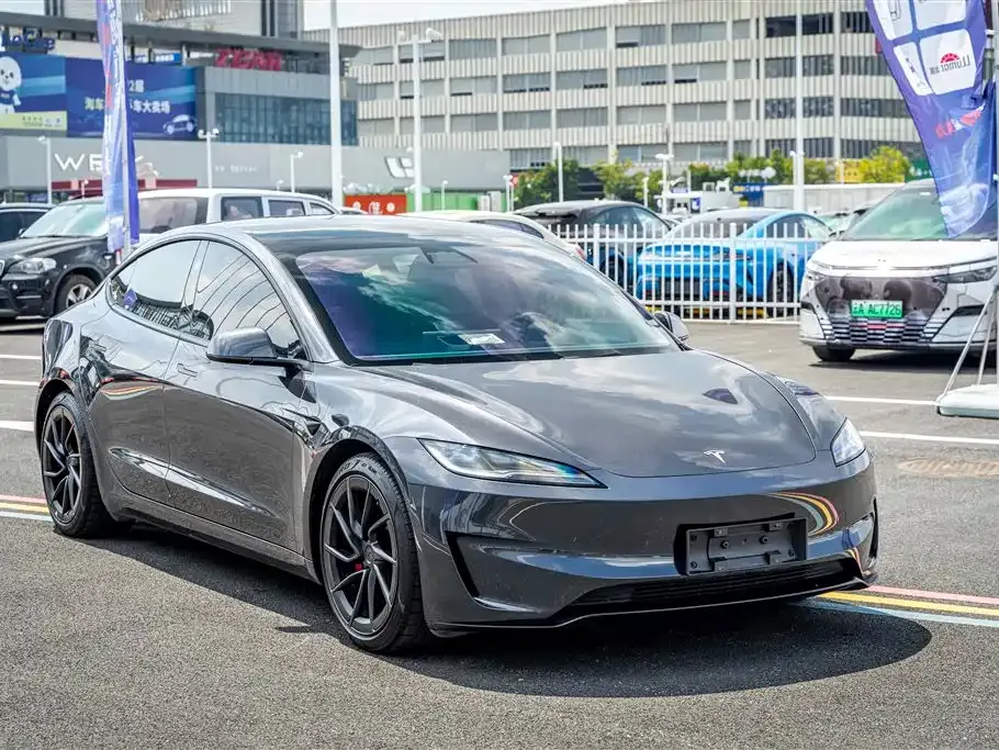 Tesla Model 3 — фото 10