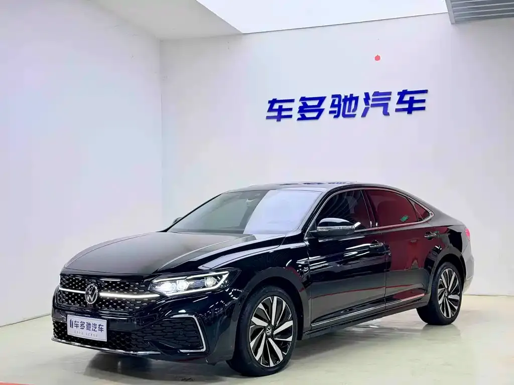 Volkswagen Passat — фото 1