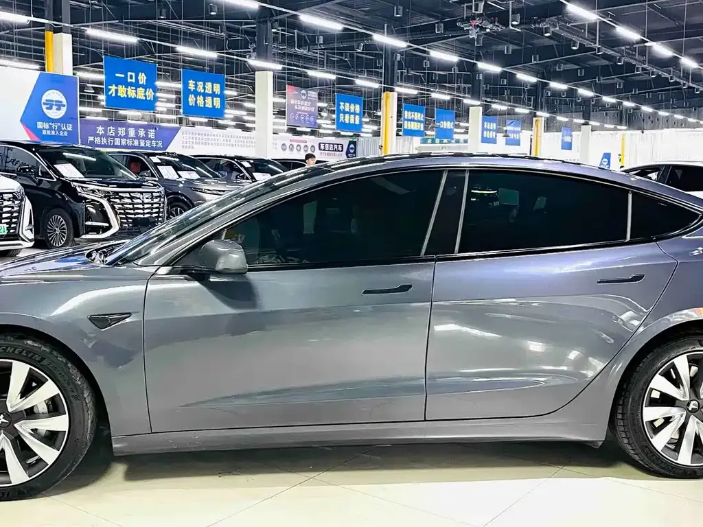 Tesla Model 3 — фото 4