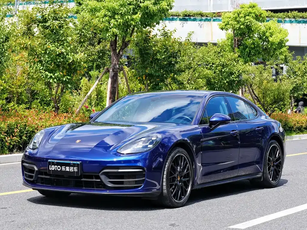 Porsche Panamera — фото 1