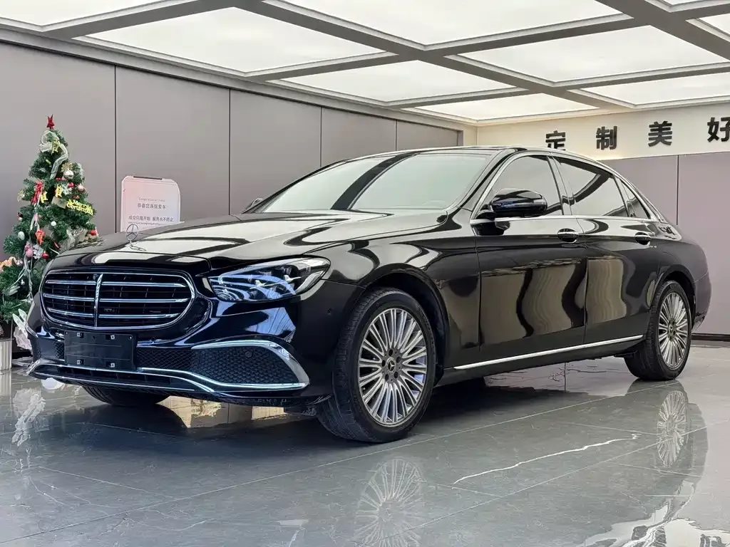Mercedes-Benz E-Class — фото 1