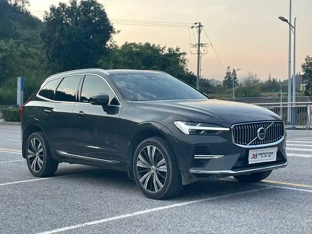 Volvo XC60 PHEV — фото 8
