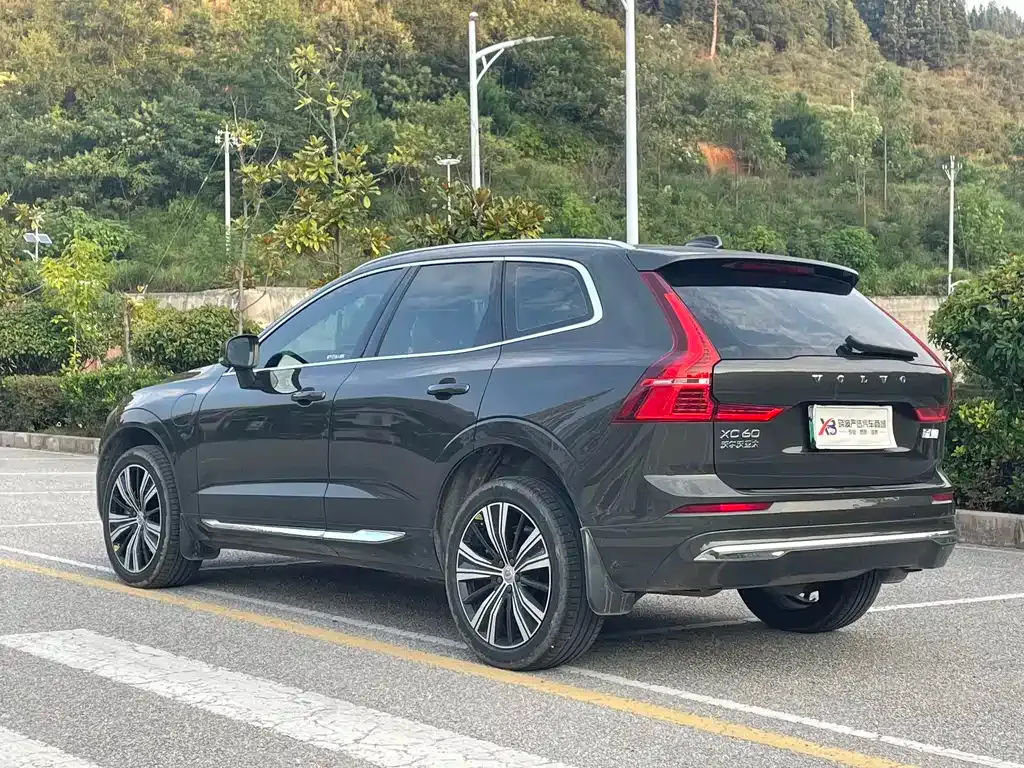 Volvo XC60 PHEV — фото 10