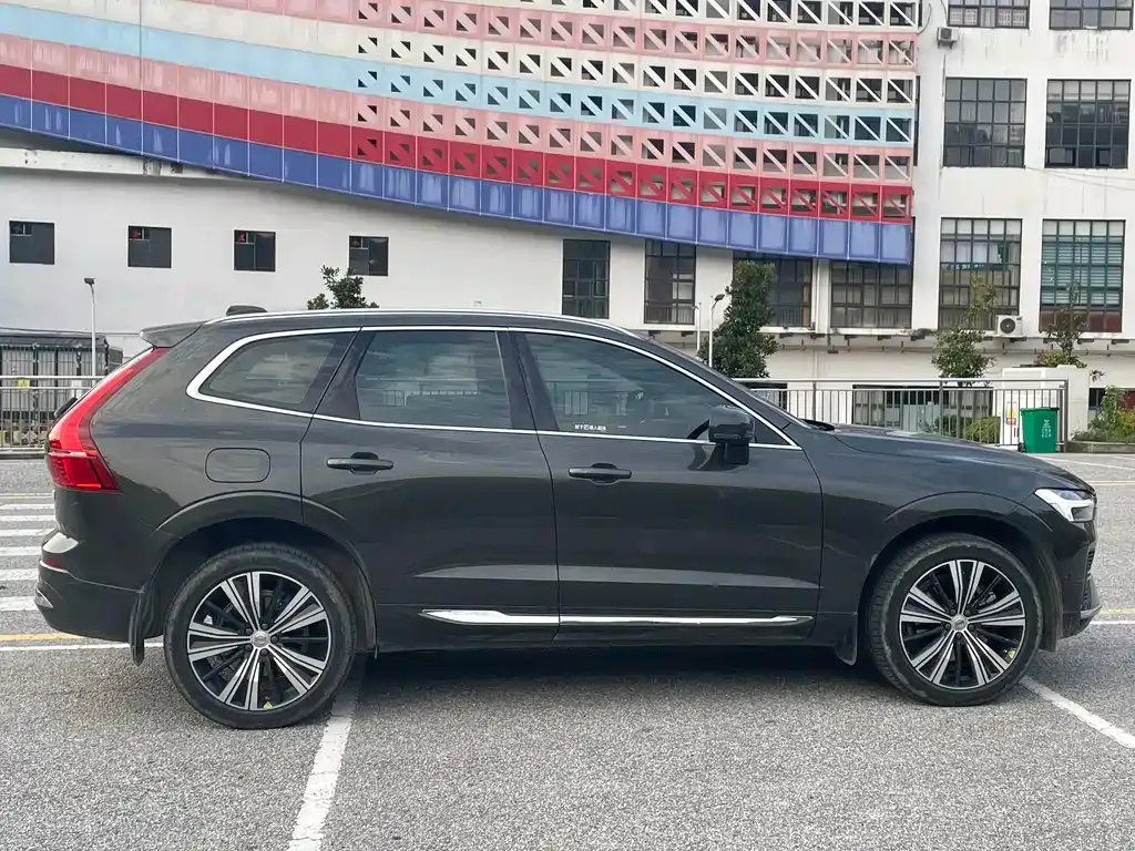 Volvo XC60 PHEV — фото 9