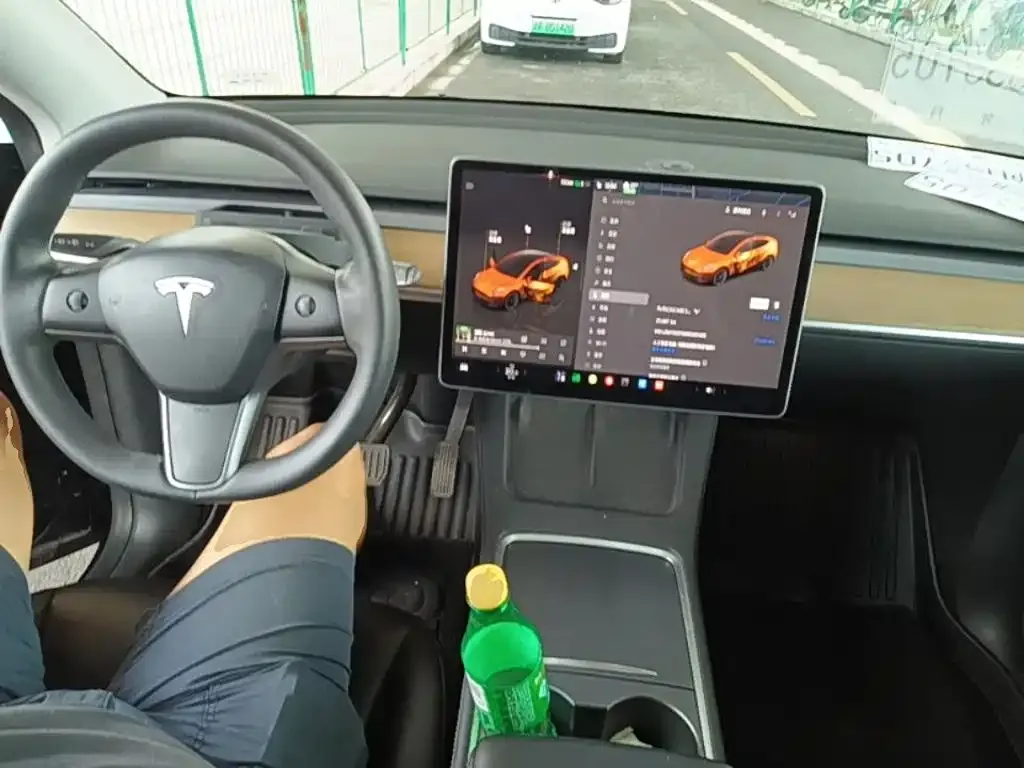 Tesla Model Y — фото 3