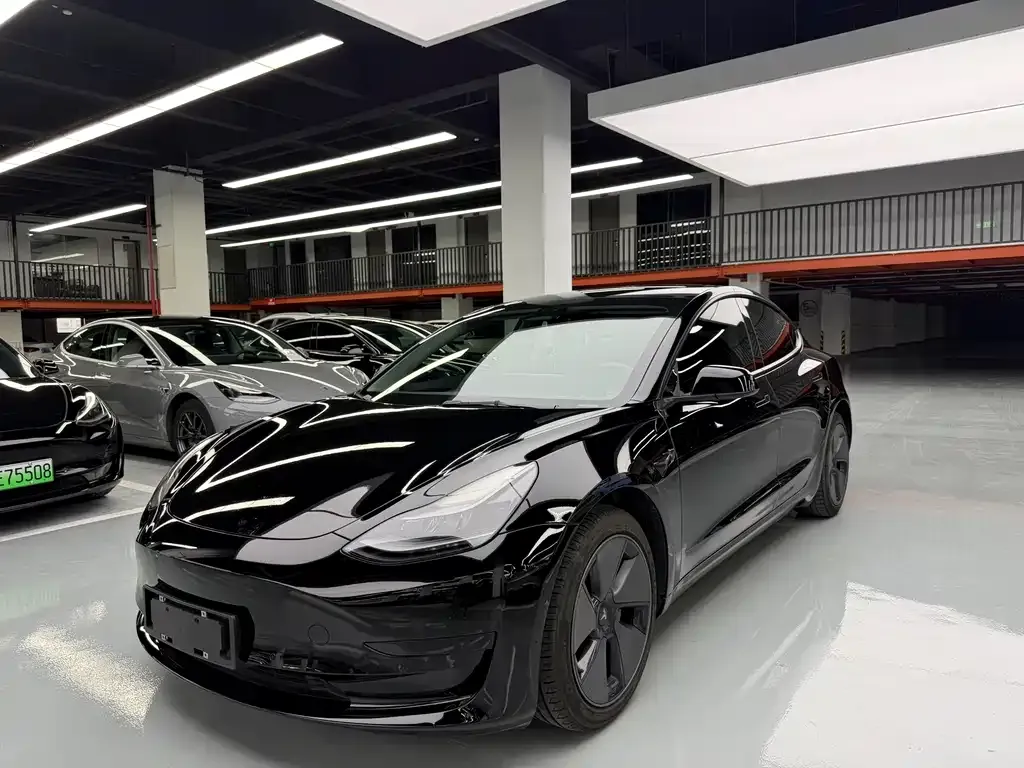 Tesla Model 3 — фото 1