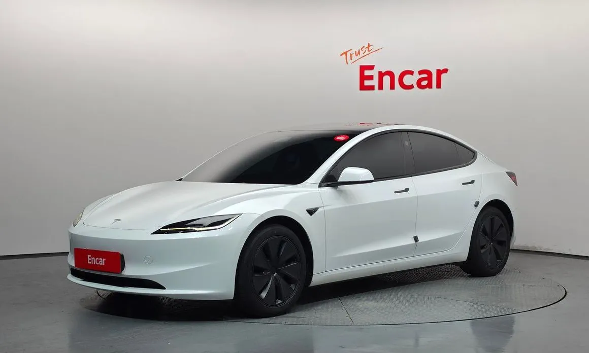 Tesla Model 3 — фото 1