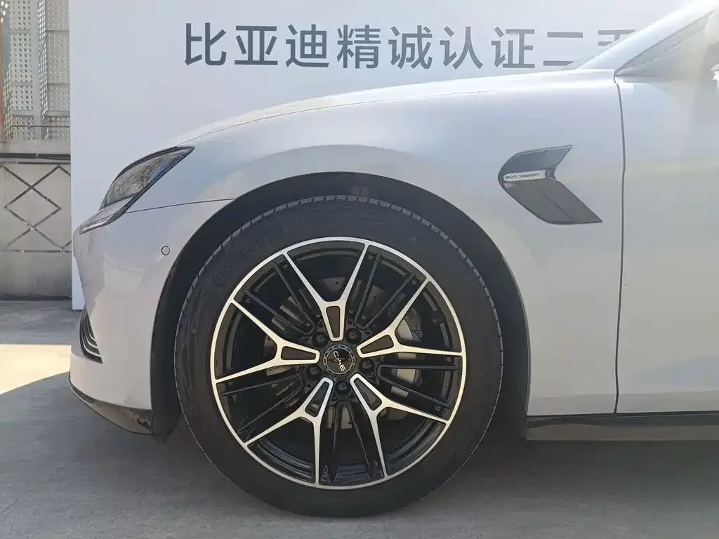 BYD Seal — фото 10