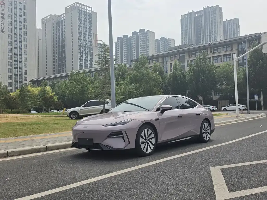 Geely Galaxy E8 — фото 1