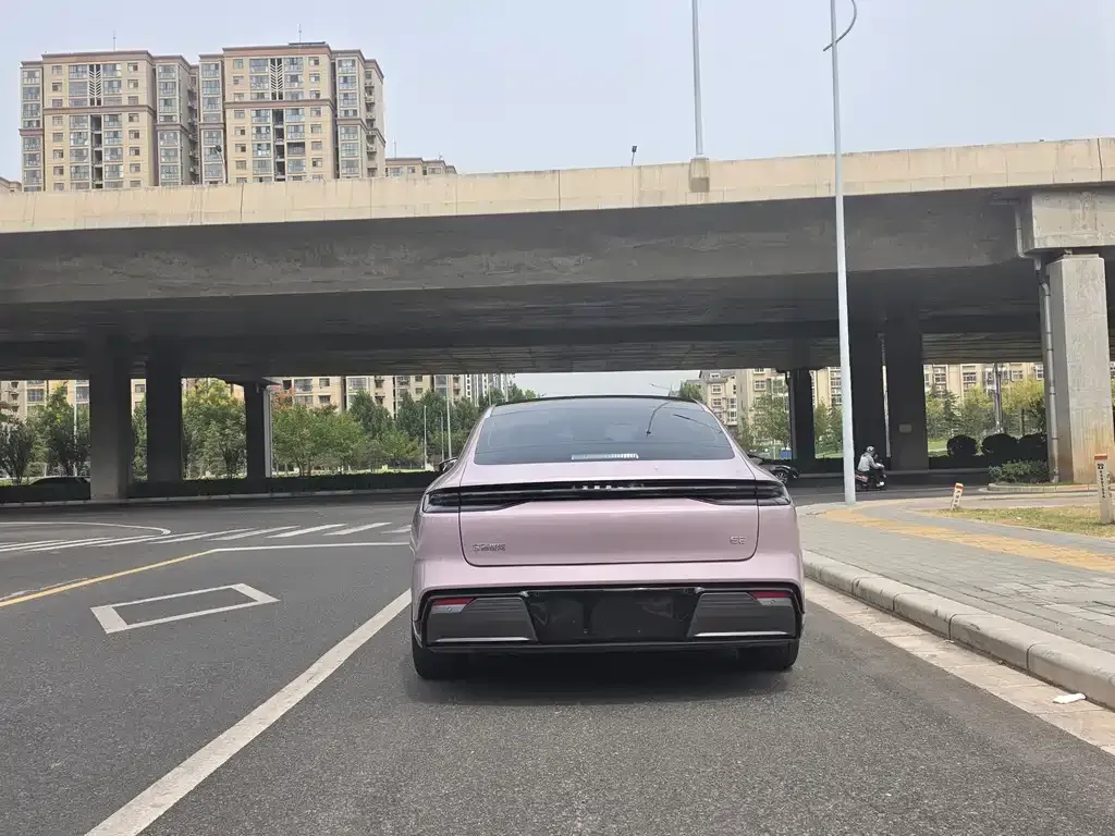 Geely Galaxy E8 — фото 2