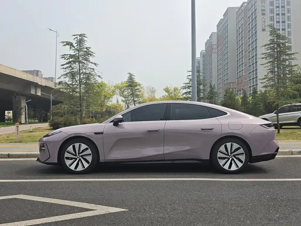 Geely Galaxy E8 — фото 10