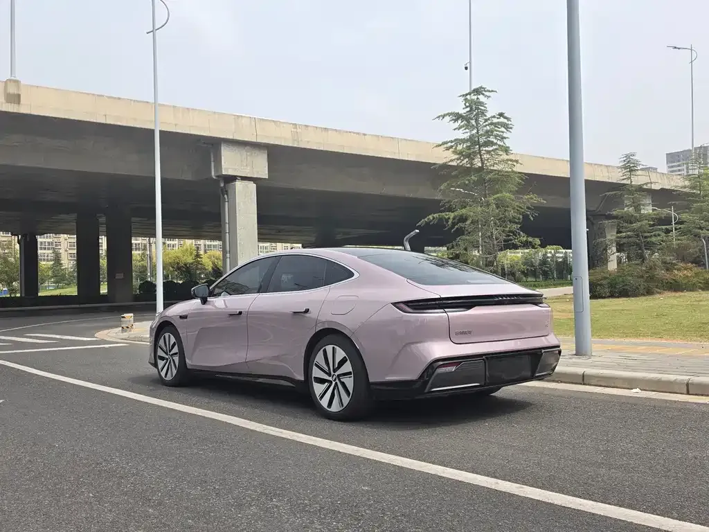 Geely Galaxy E8 — фото 4