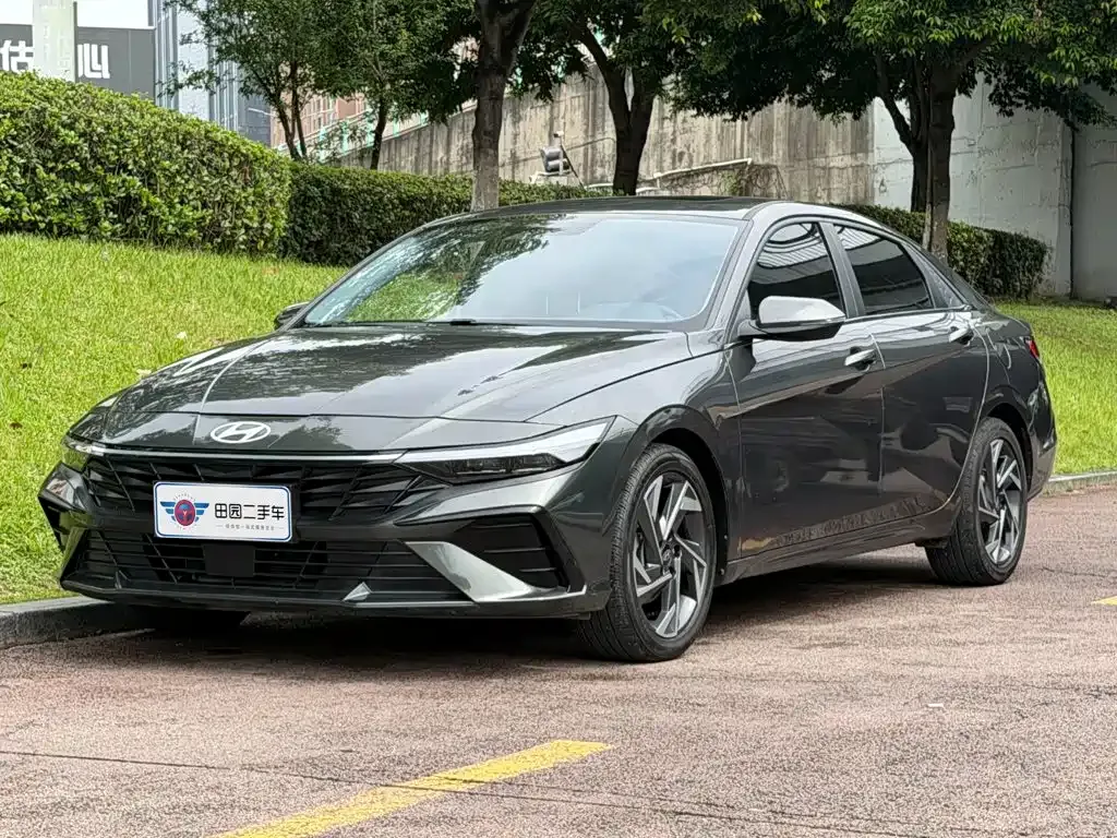 Hyundai Elantra — фото 1