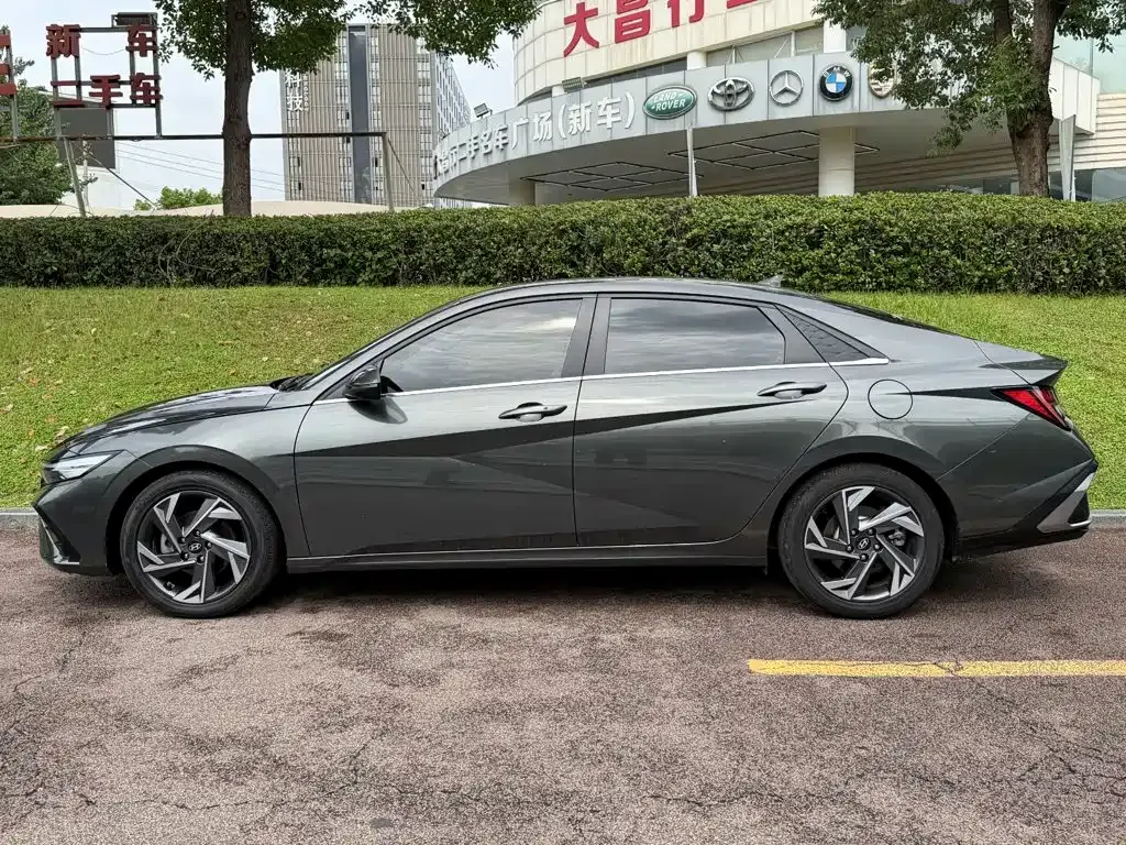 Hyundai Elantra — фото 9