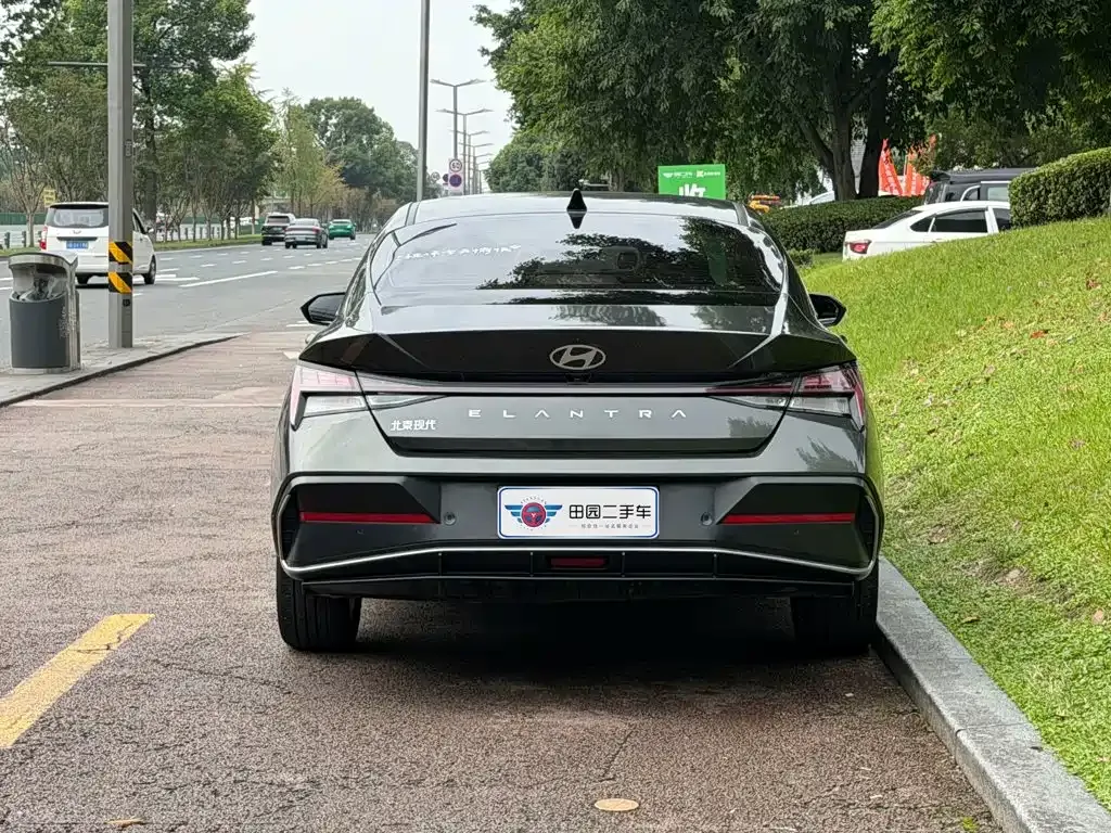 Hyundai Elantra — фото 10