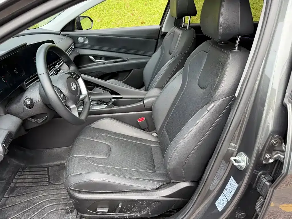 Hyundai Elantra — фото 3