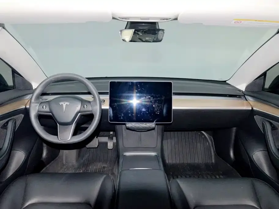 Tesla Model 3 — фото 5