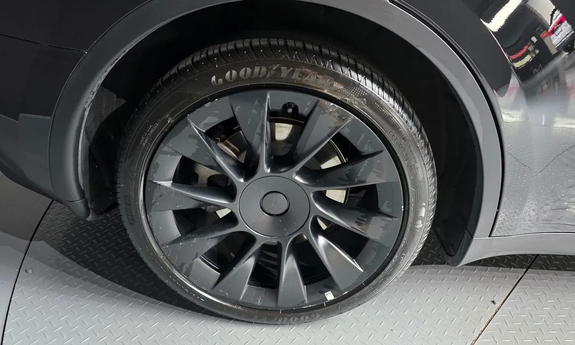 Tesla Model Y — фото 7