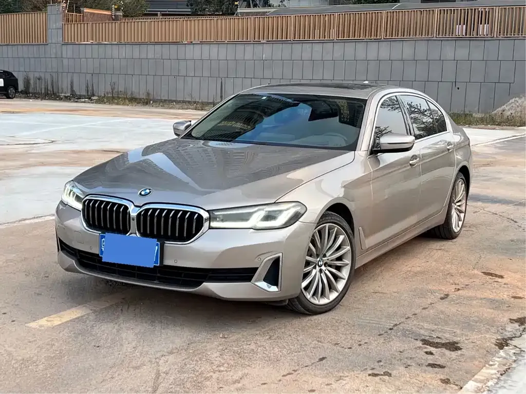 BMW 5 Series — фото 1