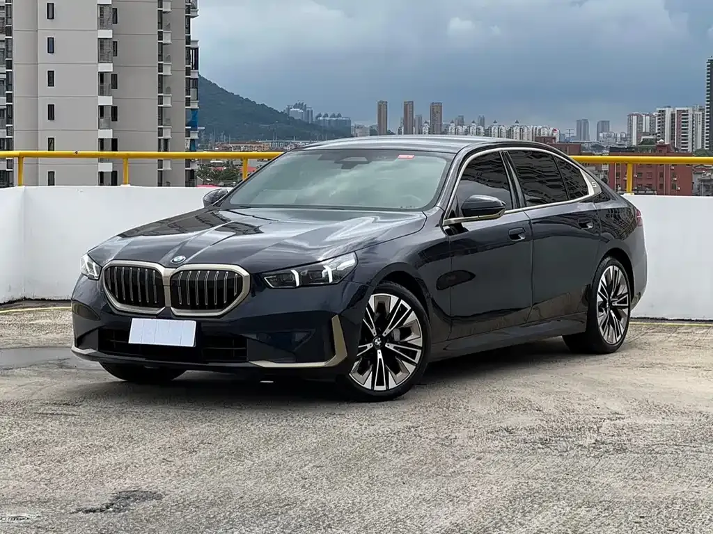 BMW 5 Series — фото 1