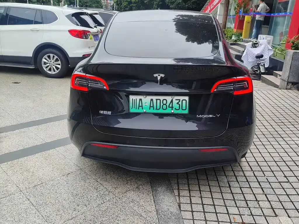 Tesla Model Y — фото 7