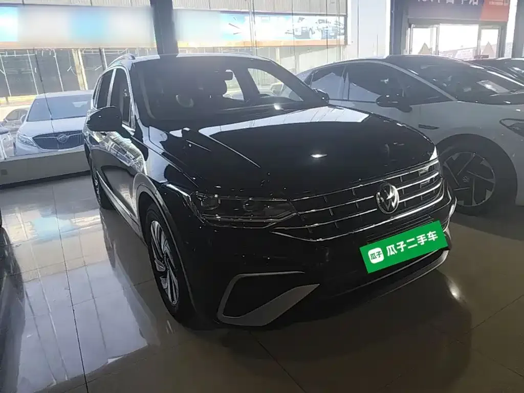 Volkswagen Tiguan L — фото 6
