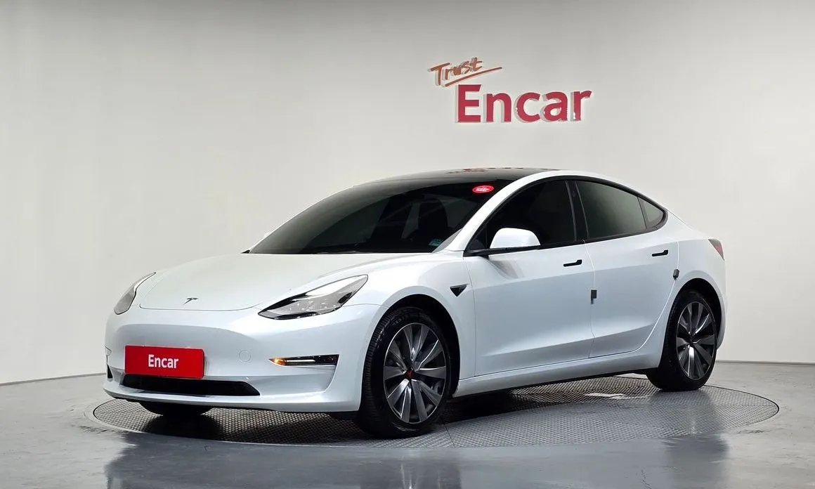 Tesla Model 3 — фото 1