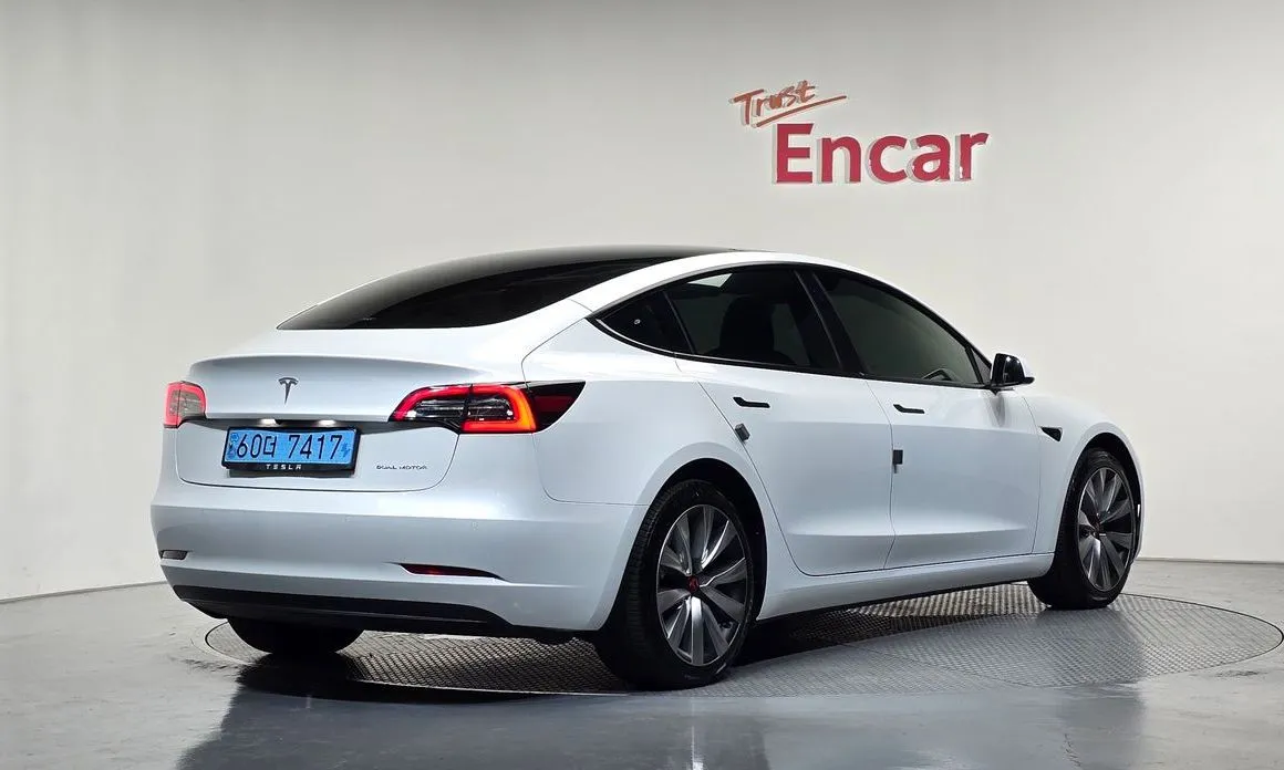 Tesla Model 3 — фото 9