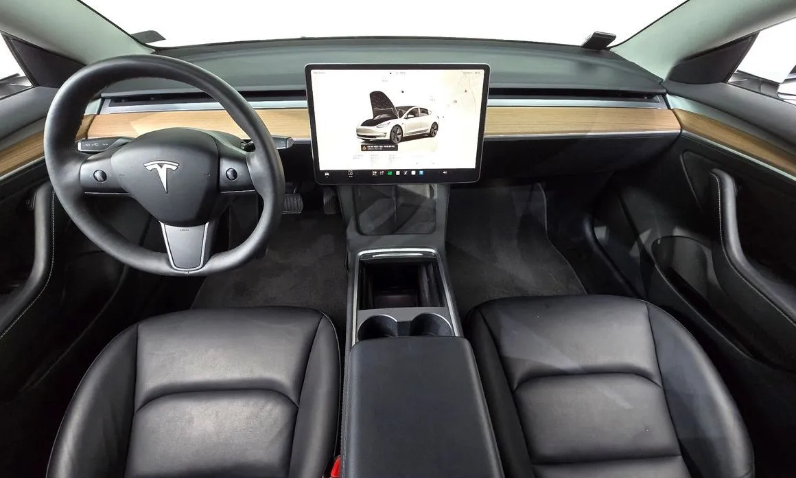 Tesla Model 3 — фото 4