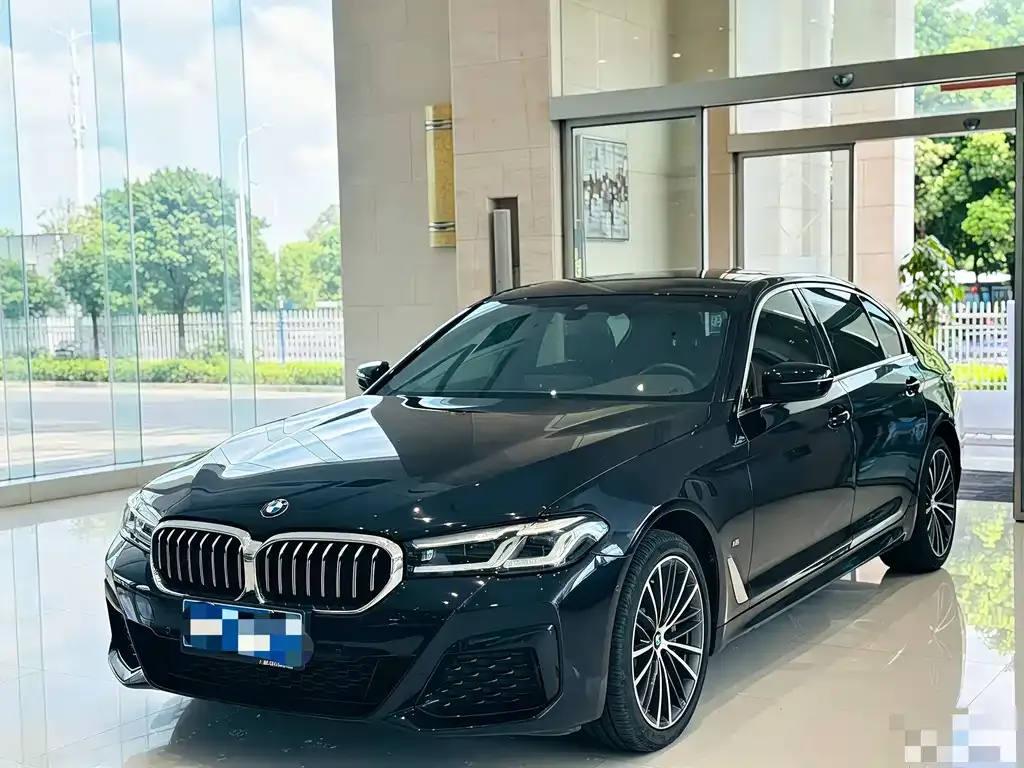 BMW 5 Series — фото 1